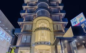 De Glance Hotel, Near Surat Railway Station